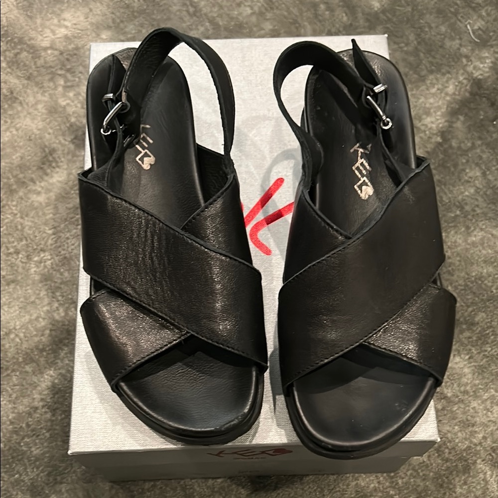 KEB Black Crisscross Strap Platform Sandals